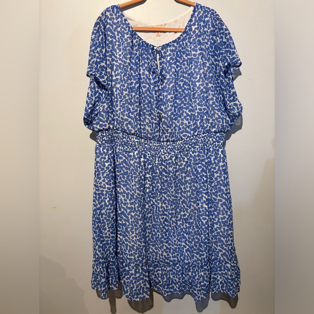 Everi waist defined dress blue and white size 3x